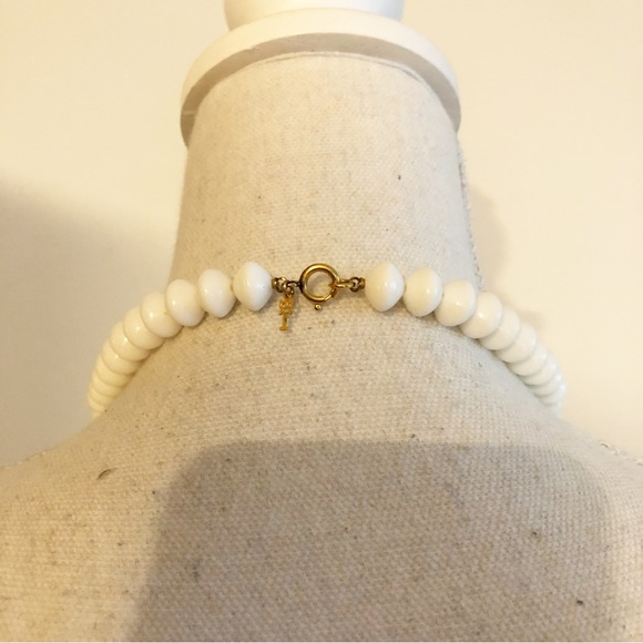 Vintage CROWN TRIFARI White Saucer Beaded Necklace, Mod Basic Long Designer Luci - Picture 6 of 14